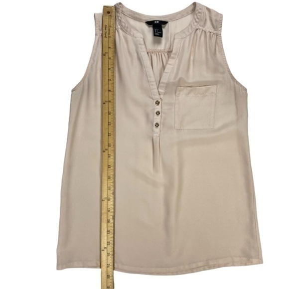 H&M Top Womens Size 4 Cream Sleeveless V-neck Popover Buttons Summer Blouse - Picture 11 of 11